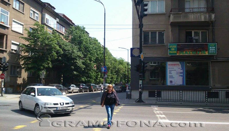Натоварено кръстовище остана без светофар