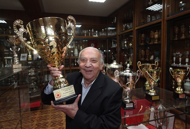 На 92 години почина доайенът в спортната журналистика Александър Манов
