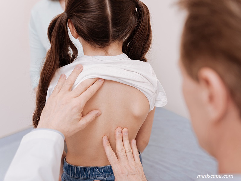 Важно за родителите на деца с гръбначни изкривявания: Д-р Генов ще преглежда безплатно преди Никулден 