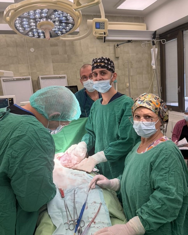 В УМБАЛ Бургас извадиха тумор колкото пъпеш от корема на жена