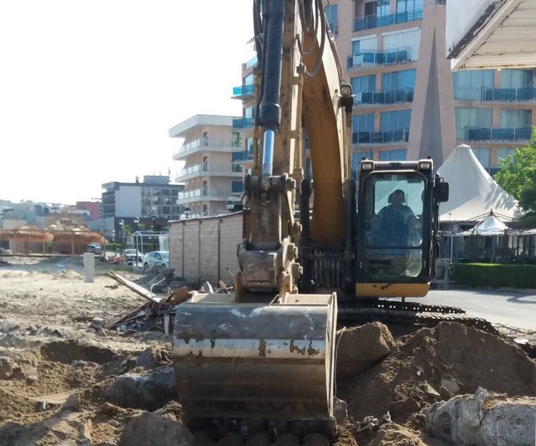 Изринаха основите на бар Амиго на северния плаж в Слънчев бряг