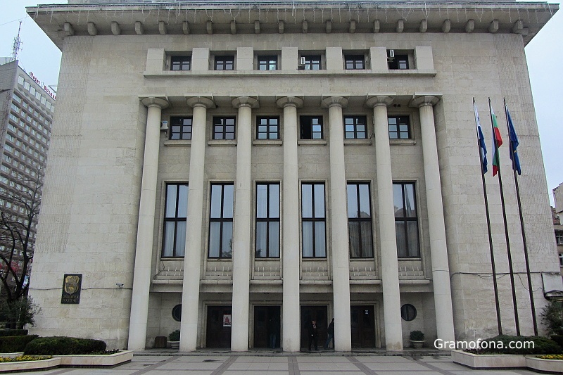 Община Бургас дава 14 млн. лв. за доставка и монтаж на екоуреди