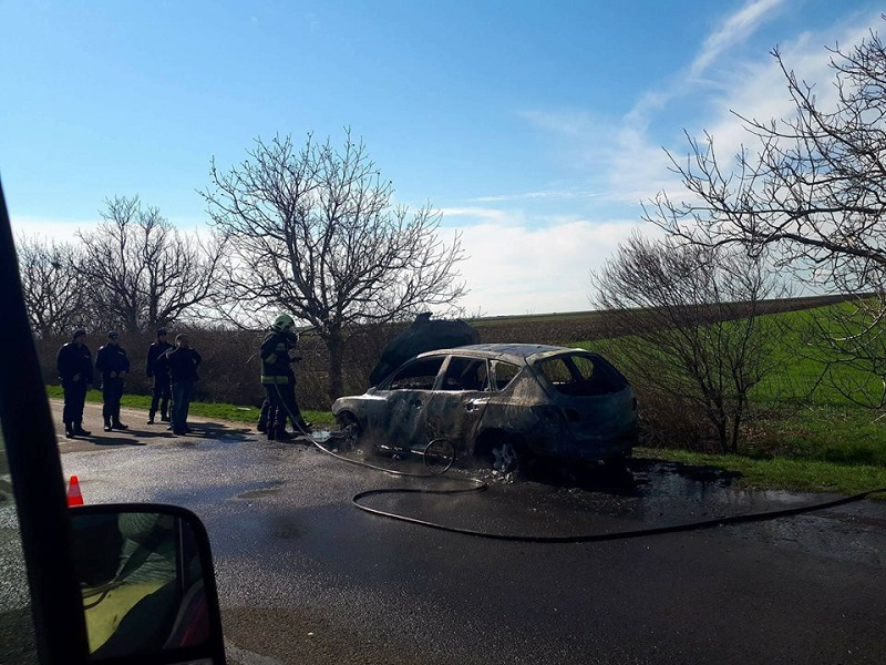 Автомобил изгоря на пътя Ветрен - Бургас