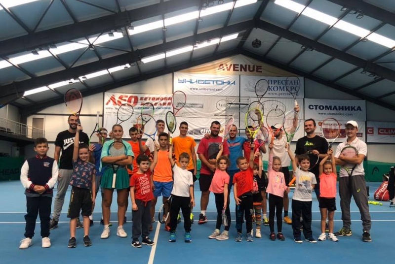 Топ тенисисти на България се включват в открит лагер в Бургас