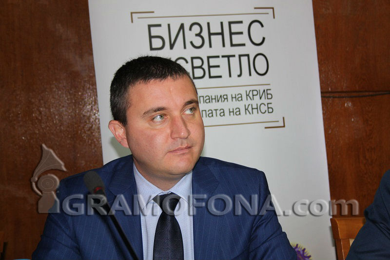 Финансовият министър притеснен от дълга на България