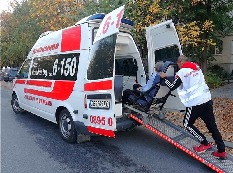 Доброволци се включват в помощ на спешните медици във Варна