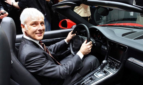 Шефът на Porsche поема VW