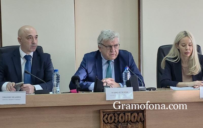 Министър Манол Генов обясни защо в Бургас мирише на нефтени продукти