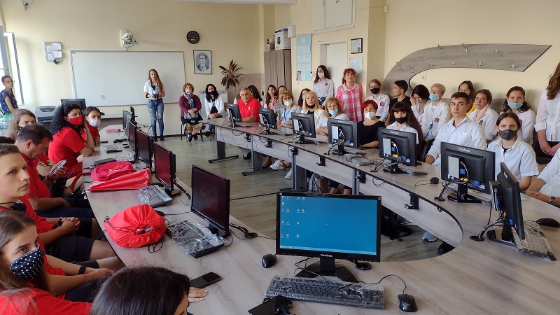 Предизвикателства и иновации от Руската гимназия за гости от Кърджали и Варна
