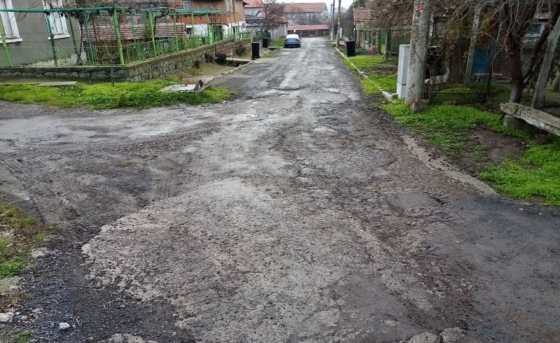 Живко Господинов: Предвижда ли се ремонт на разбитите улици в Българово?