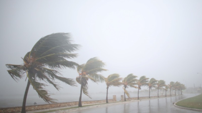 Ураганът Ирма изсмука водата край Бахамите