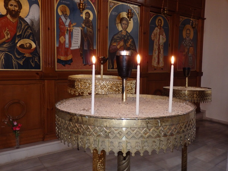 Бургаските свещеници призовават: Останете си вкъщи за предстоящите светли празници! 