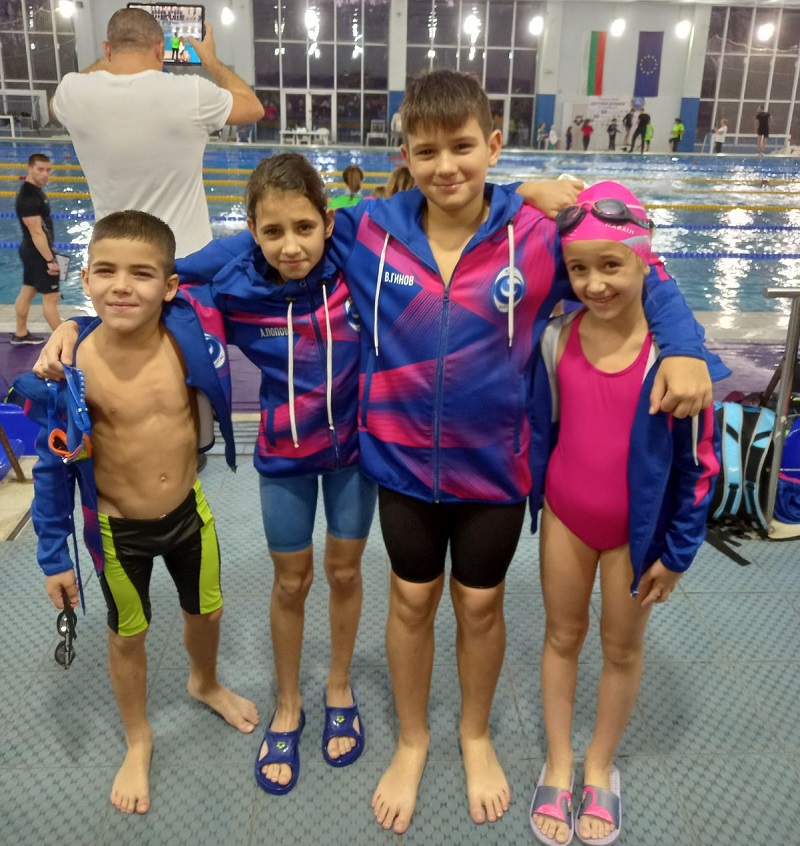 Най-малките бургаски плувци се върнаха с медали от турнир в София