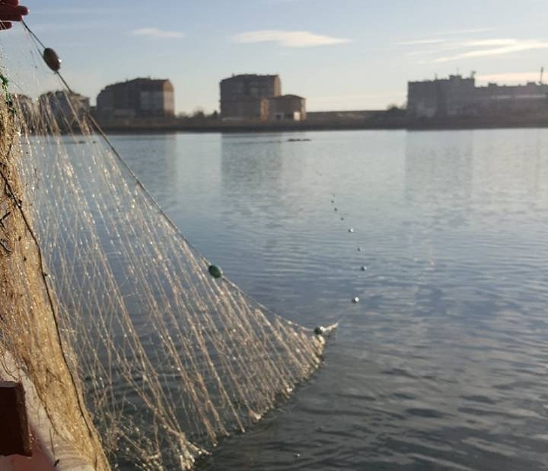 Извадиха бракониерски мрежи от Поморийското езеро