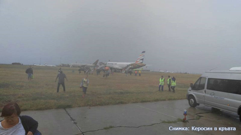 Вижте кадри от аварийното кацане на чешкия самолет в Бургас