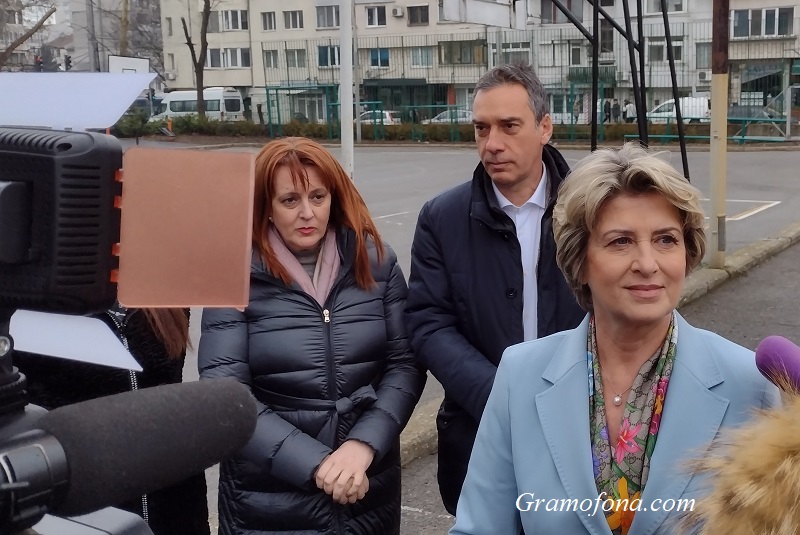 Министър Лечева обеща: Инспекции всяка седмица, докато Арена Бургас не бъде готова