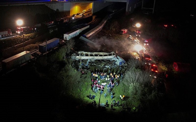 Протести и стачка на гръцките железничари след тежката влакова катастрофа