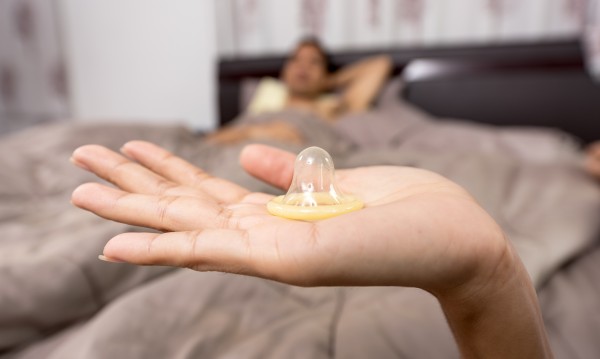 От днес презервативите са безплатни за младежите във Франция