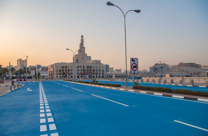 Цветен асфалт срещу високите температури в Катар 