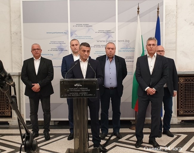 Трус в БСП: Шестима депутати напускат партията, сред тях и бургаският Димитър Стоянов