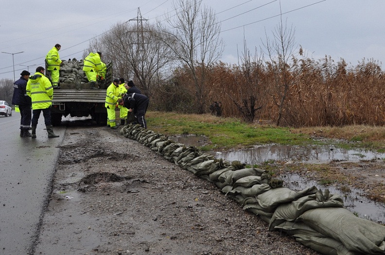 Обявиха частично бедствено положение заради наводненията в Лозово, Долно Езерово и Сарафово