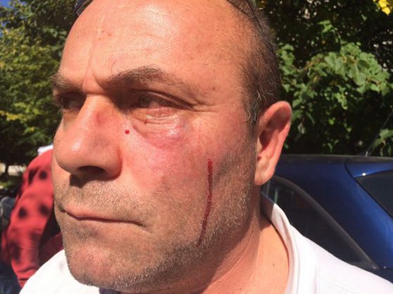 Десетки роми нападнаха журналисти 