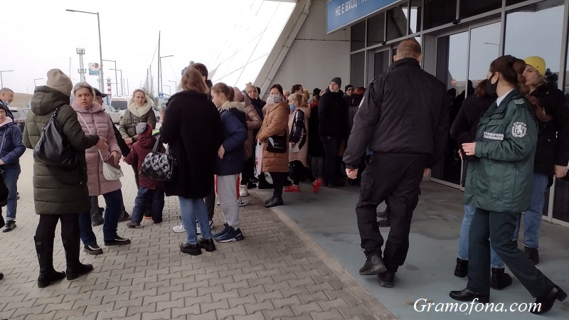 В полицейските управления на морските ни общини ще издават документи за временна закрила на украинските граждани