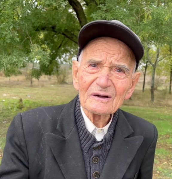 102-годишният дядо Костадин от Ябълчево е все така активен