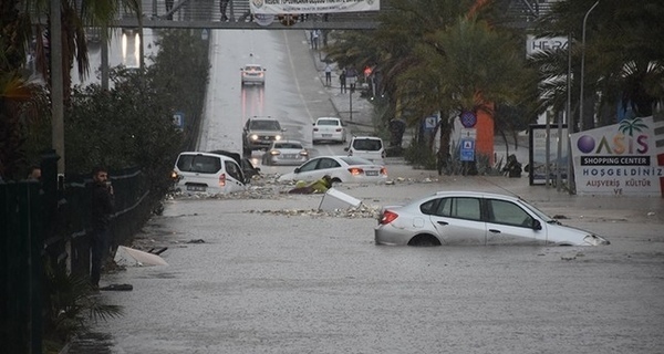 Силен дъжд предизвика наводнение в Бодрум