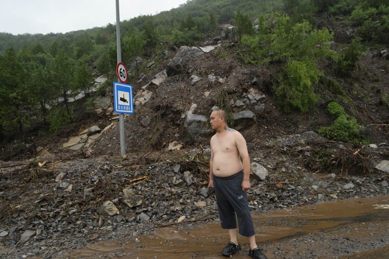 Свлачище погълна близо 50 души в Китай