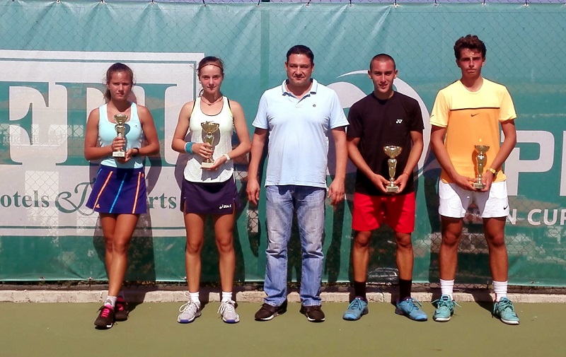 Максимилиан Борисов и Стела Пеева са шампионите на тенис турнира „Санта Марина“