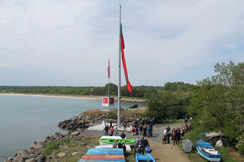 Българското знаме се вее от Резово