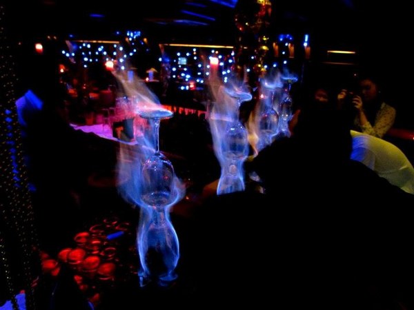 Невнимателен барман подпали туристи в дискотека (ОБНОВЕНА)