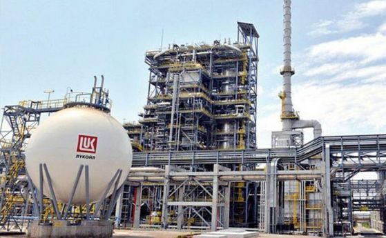 Енергийната комисия гласува: Държавата да поема контрола над Лукойл Нефтохим Бургас при нужда