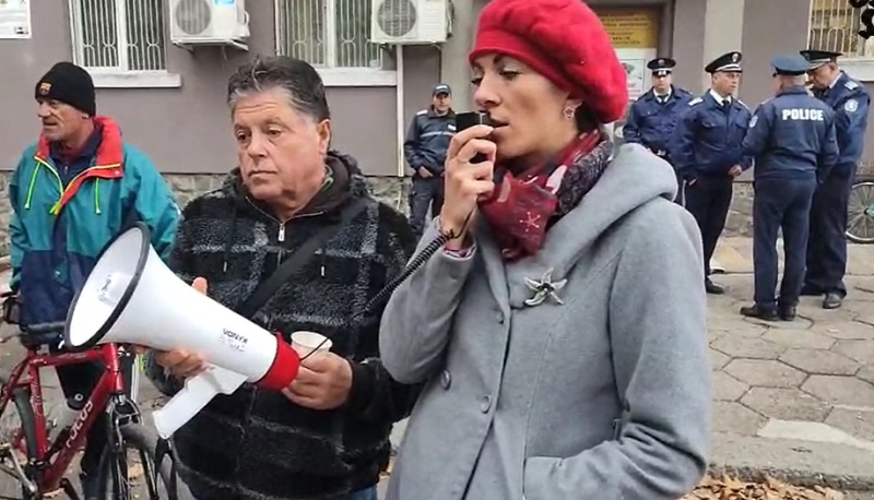 Кандидат-депутатка зове за бойкот на ковид тестовете за деца