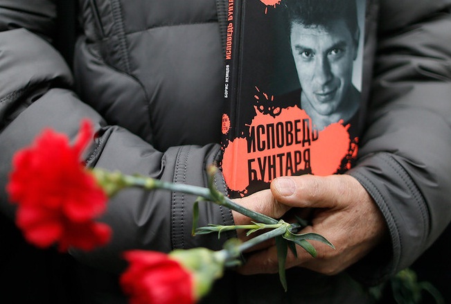 Изпращат Борис Немцов с аплодисменти в последния му път