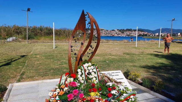Разрушиха паметника на загиналите българи на брега на Охридското езеро 