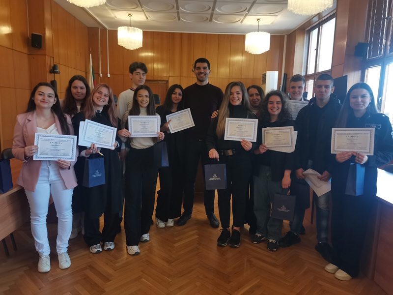 Ученици от СУ 