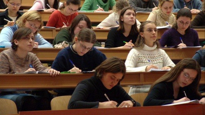 ЕК иска България да намали университетите си от 52 до 10