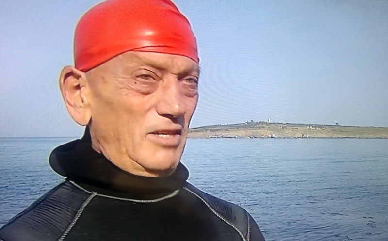 75-годишен водолаз се гмурка в Созополския залив с кауза