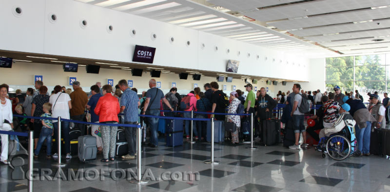 На ден: 20 000 пътници минават през Летище Бургас