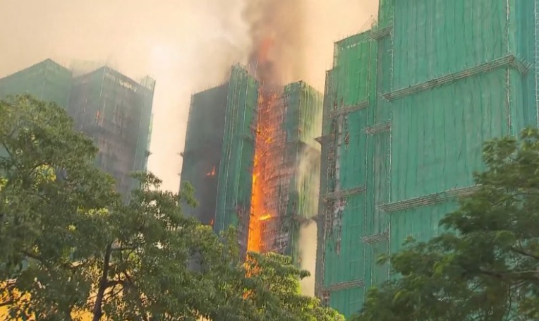 Стотици без дом и хиляди в неизвестност след огнения ад в Хонконг