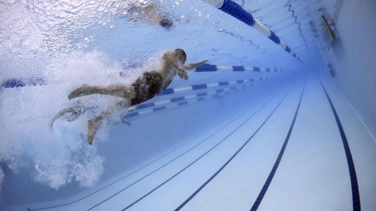 Бургас отваря спортните зали и плувните басейни без публика