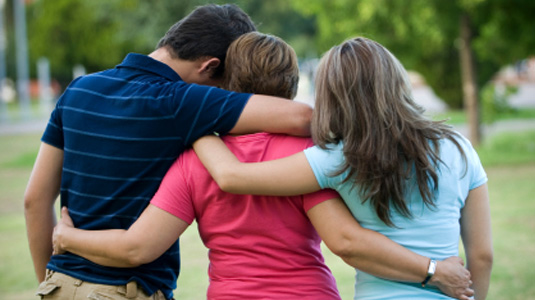Защо прегръдките ни карат да се чувстваме по-добре