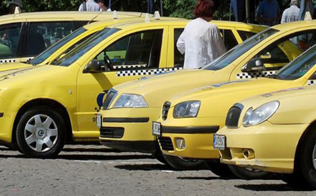 Общински съветници искат засилен контрол над таксиметровите коли