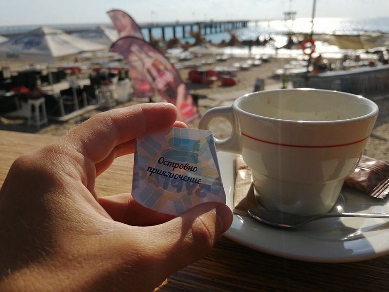 Чаша кафе може да ви отведе до Острова, Акве Калиде или на фестивала на пясъчните фигури