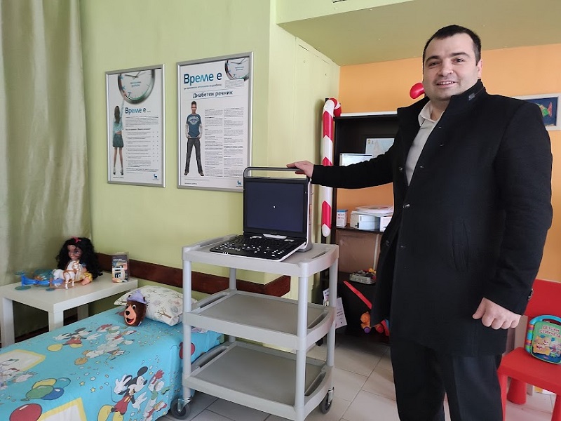 Константин Бачийски дари ехограф на Второ детско отделение в УМБАЛ Бургас