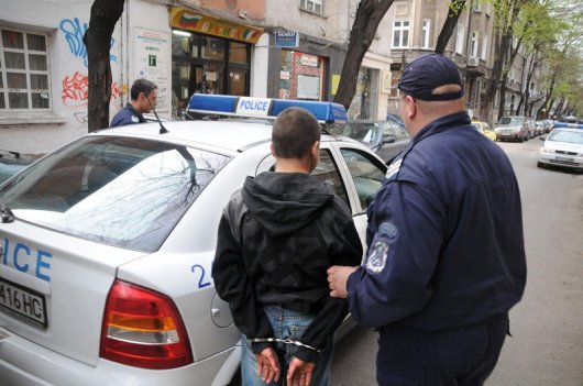 Тийнейджъри нападат по бургаските улици