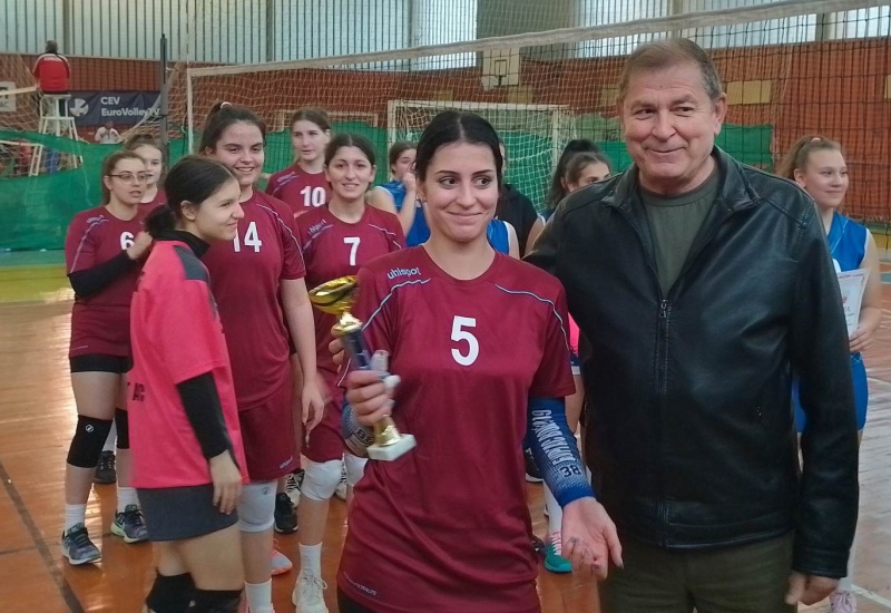 Девойките на ПГРЕ „Г. С. Раковски“ – областни първенци по волейбол