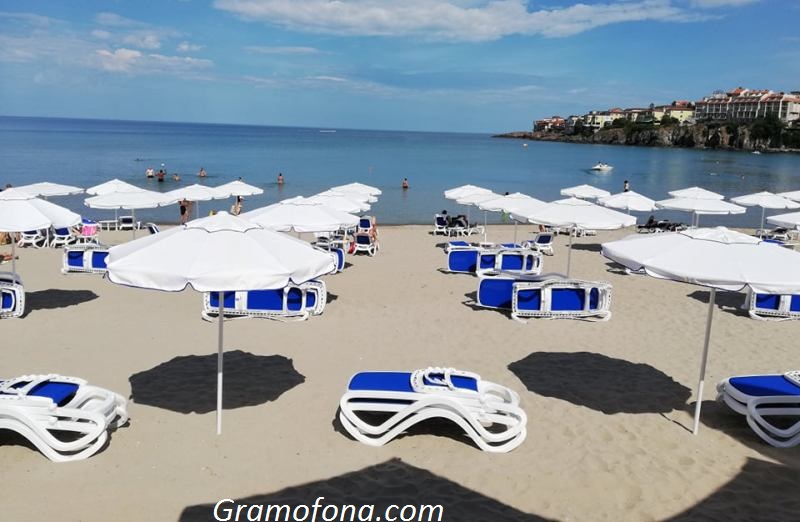 Министърът на туризма моли плажните концесионери за по-евтини чадъри и шезлонги